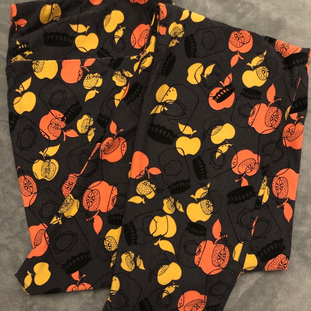 LuLaRoe Tall & Curvy Leggings